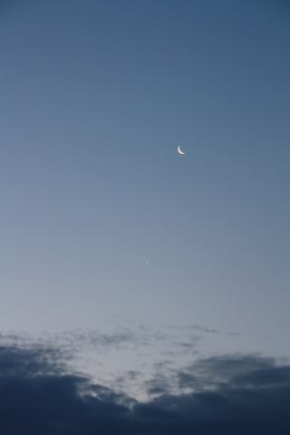 Nach der Bedeckung des Jupiters steht der Mond zwischen Venus und Jupiter